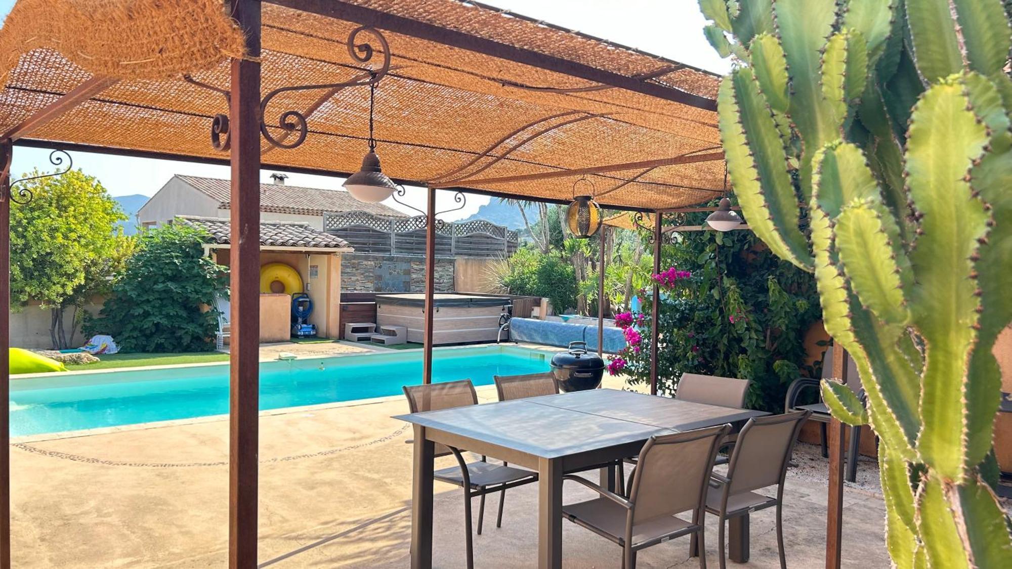 2 Hebergements - 10 Couchages - Parking, Piscine, Jacuzzi - Convivialite 로크부른수르알젠스 외부 사진